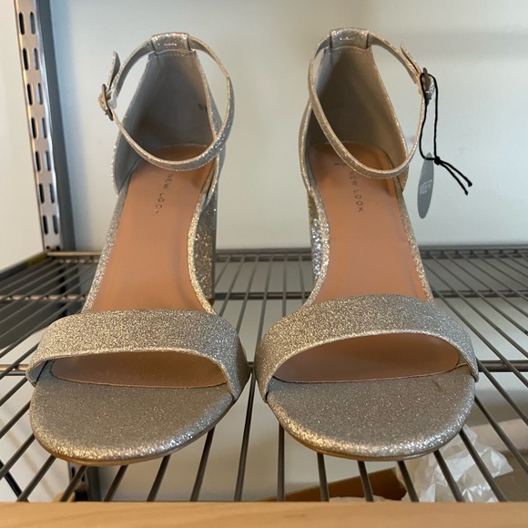 Silver party shoes- plus size ladies - Picture 2 of 4